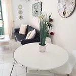 Bright & Spacious With Aircon Διαμέρισμα
