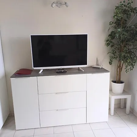 Bright & Spacious With Aircon דירה *