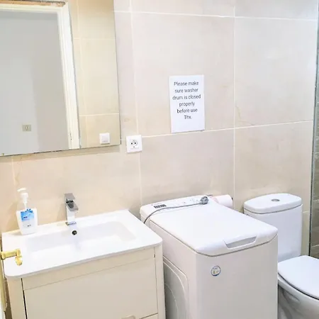 Bright & Spacious With Aircon דירה *