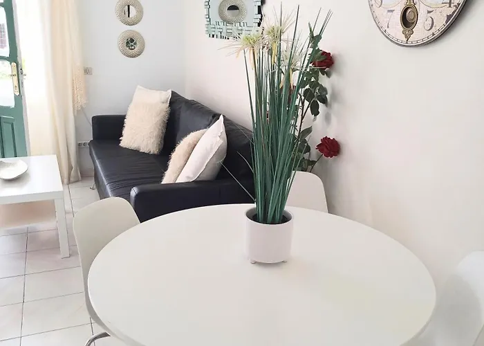 Bright & Spacious With Aircon Apartment