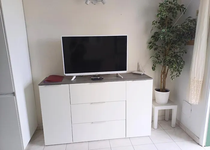 Bright & Spacious With Aircon Apartment *