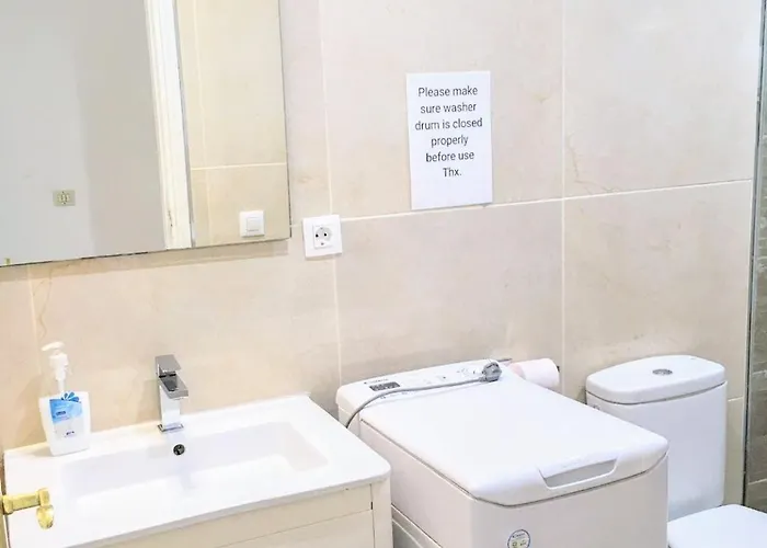 Bright & Spacious With Aircon Apartment *