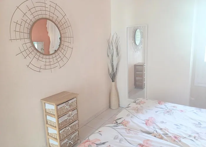 Apartment Bright & Spacious With Aircon